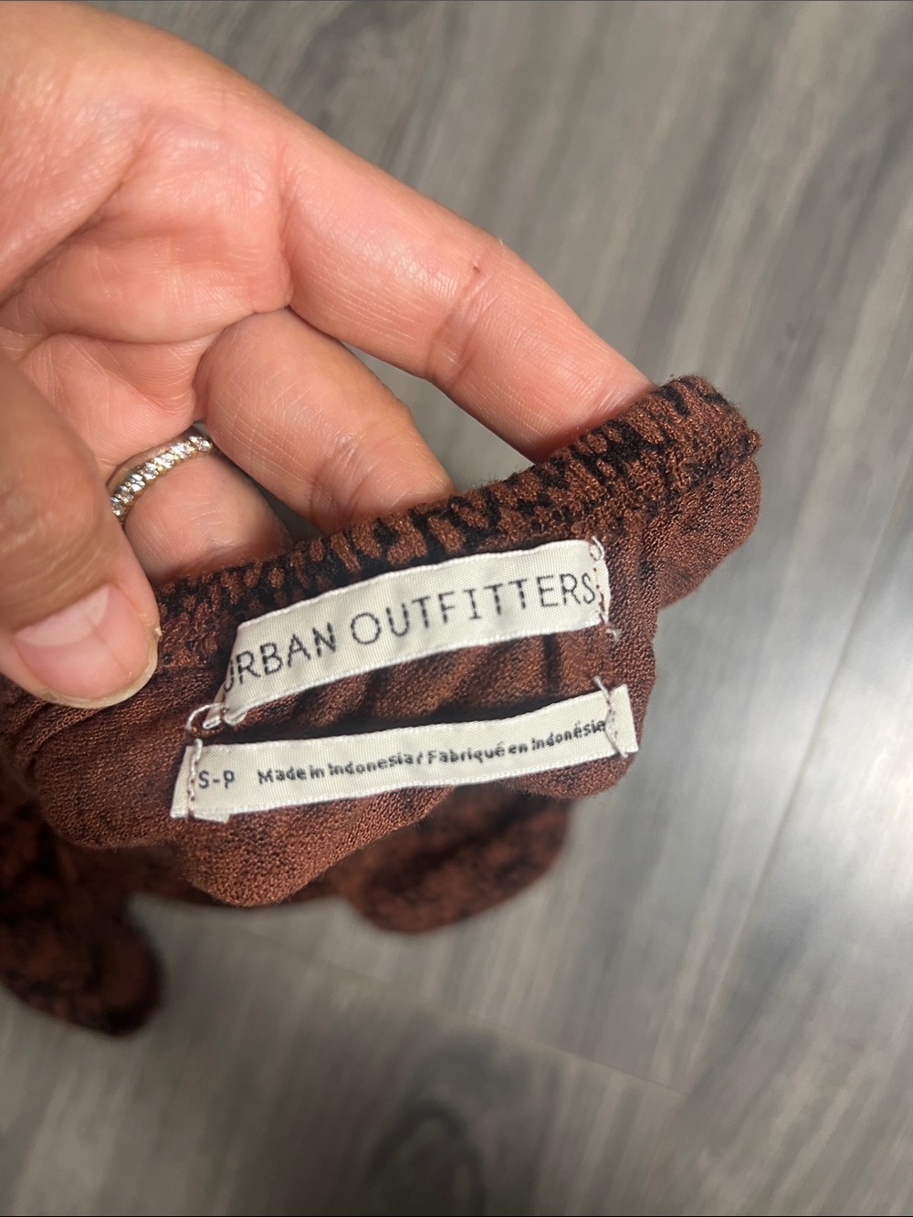 Urban Outfitters One-Shoulder Rust and Black Patterned Crop Top - Picture 4 of 5